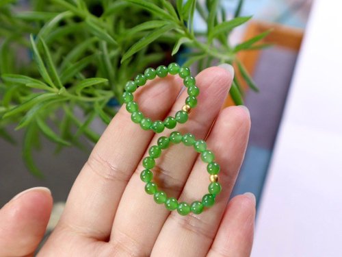 Angel's tears 天使之淚 Jewelry Design 天然原礦蘋果綠碧玉串珠戒指 。