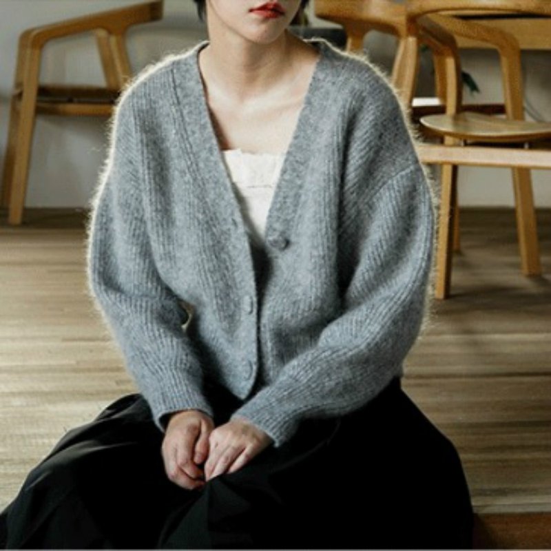 High-grade gray light-following heavy mohair knitted cardigan lazy style V-neck button-breasted sweater warm jacket - สเวตเตอร์ผู้หญิง - ขนแกะ สีเทา