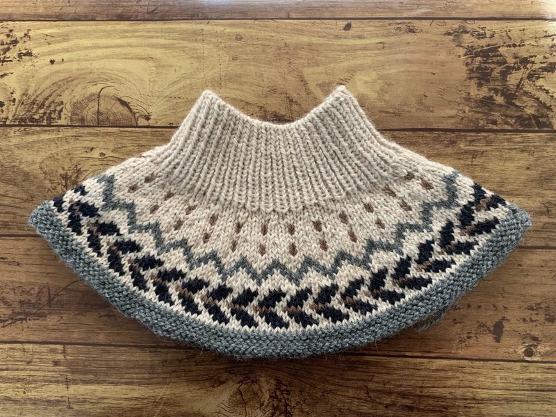 Lopi Sweater Style Neck & Shoulder Warmer - Brown - 頸巾/披肩 - 羊毛 卡其色