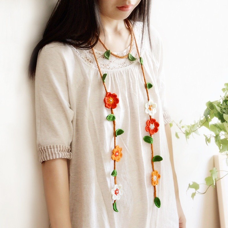 Cotton handmade crochet flower necklace chain sweater fresh Sen Department of exquisite gift - สร้อยคอ - ผ้าฝ้าย/ผ้าลินิน สีส้ม