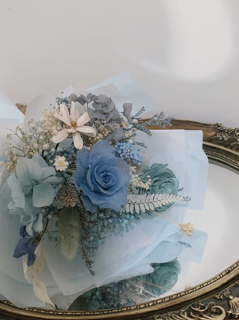 [Medium-sized Bouquet] Stars and Sea Immortal Rose Bouquet / Blue / Dreamy / Ocean - ช่อดอกไม้แห้ง - พืช/ดอกไม้ สีน้ำเงิน