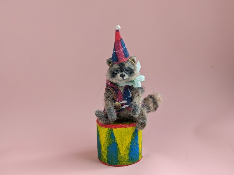 Raccoon Bim. Crocheted miniature, OOAK; 3,5 cm - 玩偶/公仔 - 其他材質 咖啡色