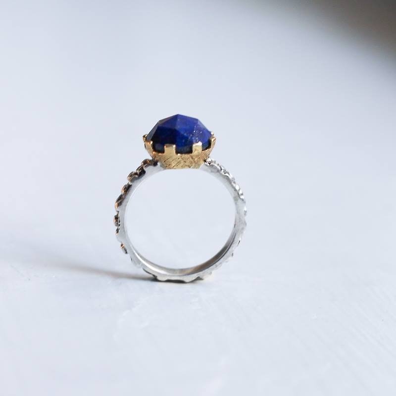 Lapis Lazuli Castle Ring - แหวนทั่วไป - โลหะ สีน้ำเงิน