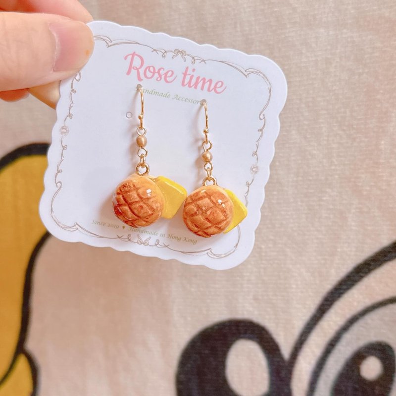 Hand-painted Hong Kong style pineapple oil earrings - ต่างหู - ดินเหนียว สีส้ม