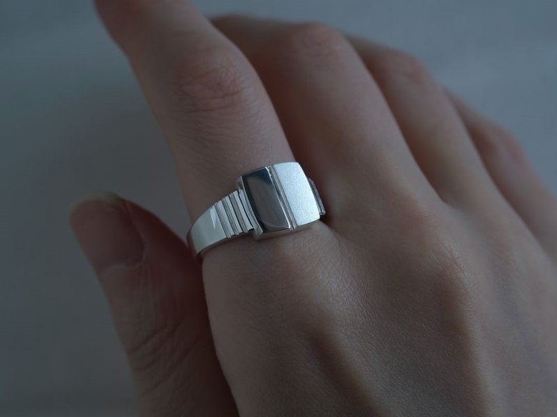 ljós og skuggi ring silver Lsize - แหวนทั่วไป - โลหะ สีเงิน