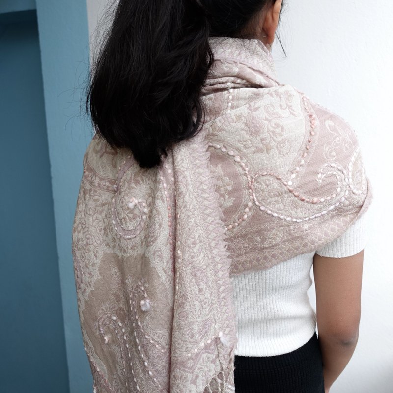 【Off-season sale】手工刺繡・水煮羊毛披肩圍巾・居家掛毯 - 圍巾/披肩 - 羊毛 粉紅色
