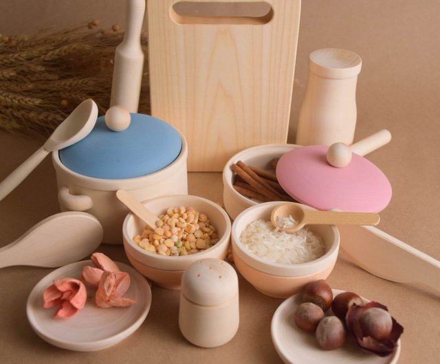 wooden play kitchen plates