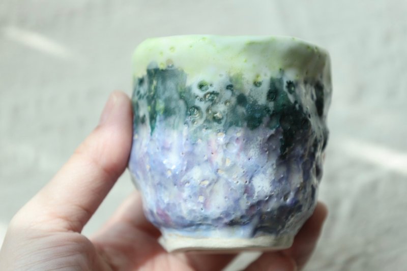【情人節禮物】綠紫漸層結晶釉小杯手捏紋理內釉蘋果綠清涼釉色茶 - 其他杯子 - 陶 綠色