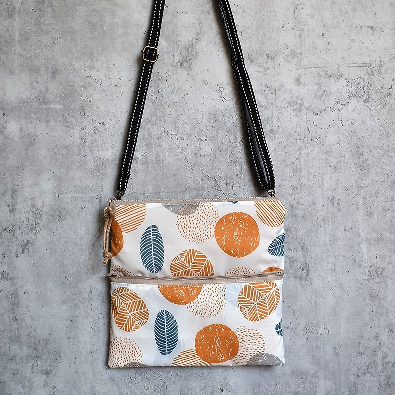 Travel bag _ rubbing autumn - กระเป๋าแมสเซนเจอร์ - ไนลอน สีส้ม