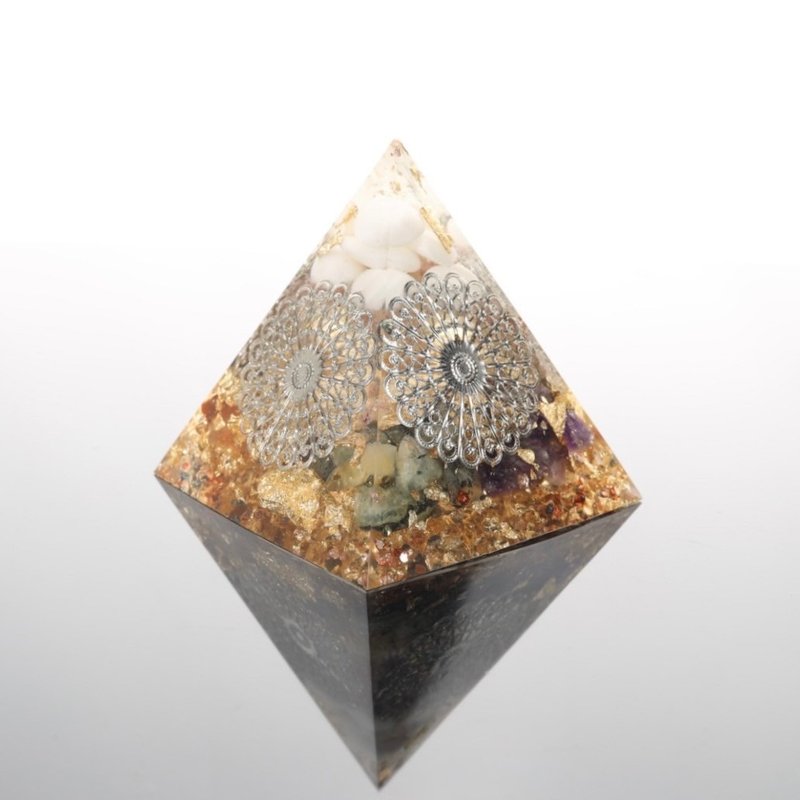 【客製化禮物】白光之輪大型奧剛金字塔Orgonite - 擺飾/家飾品 - 水晶 白色