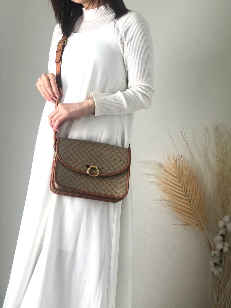 【 日本直送　名牌中古包 】CELINE セリーヌ マカダム ガンチーニ  レザー ショルダーバッグ ベージュ vintage ヴィンテージ sdcx7c - 側背包/斜背包 - 真皮 咖啡色