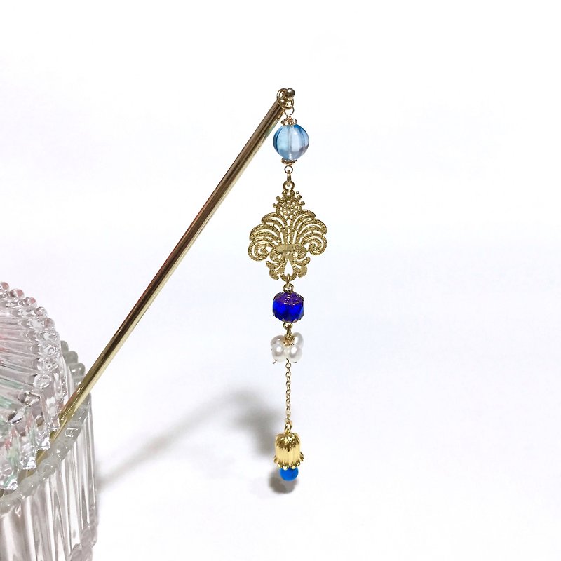 "Royal Sapphire" Iris & Lily of the Valley. Natural pearl. Antique blue crystal. Hairpin in palace style. - Hair Accessories - Gemstone Blue