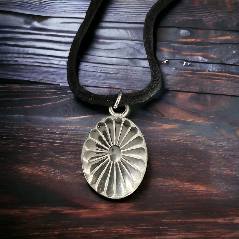 sterling silver carved concho pendant - สร้อยคอ - เงิน 