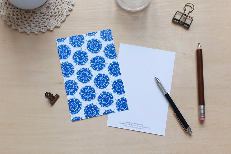 Twelve petals blue and white pattern postcard - การ์ด/โปสการ์ด - กระดาษ สีน้ำเงิน