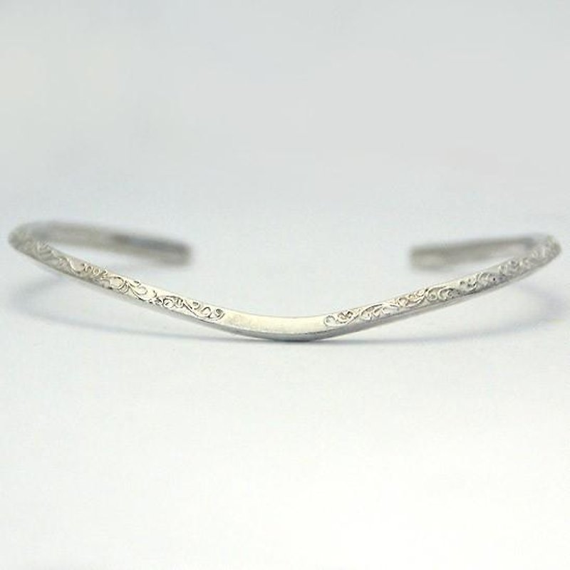 Delicate arabesque Silver bangle - Bracelets - Other Metals 