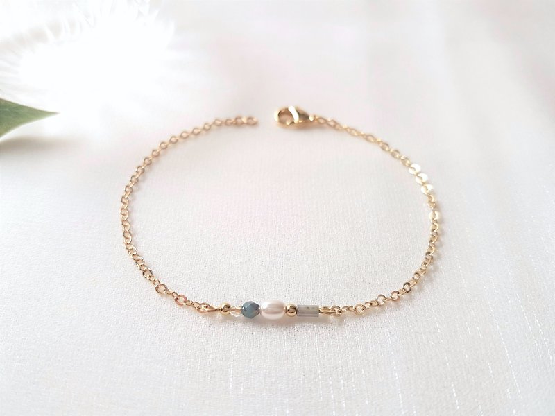 Riverside‧ Pearl Czech Beads and Crystal Thin Bracelet - สร้อยข้อมือ - คริสตัล สีเขียว
