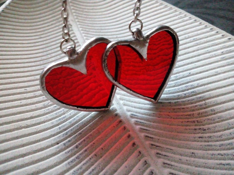 Red HEART glass earrings. st Valentine scarlet heart earrings. kawaii earrings. - 耳環/耳夾/耳骨夾 - 玻璃 紅色