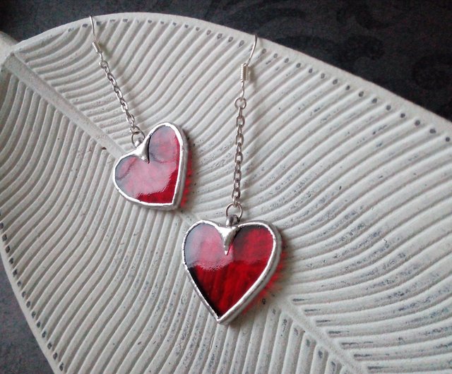 ヴィンテージ調　真っ赤なハートのイヤリング　 handmade ヴィンテージ調 真っ赤なハートのイヤリング handmade アクセサリー