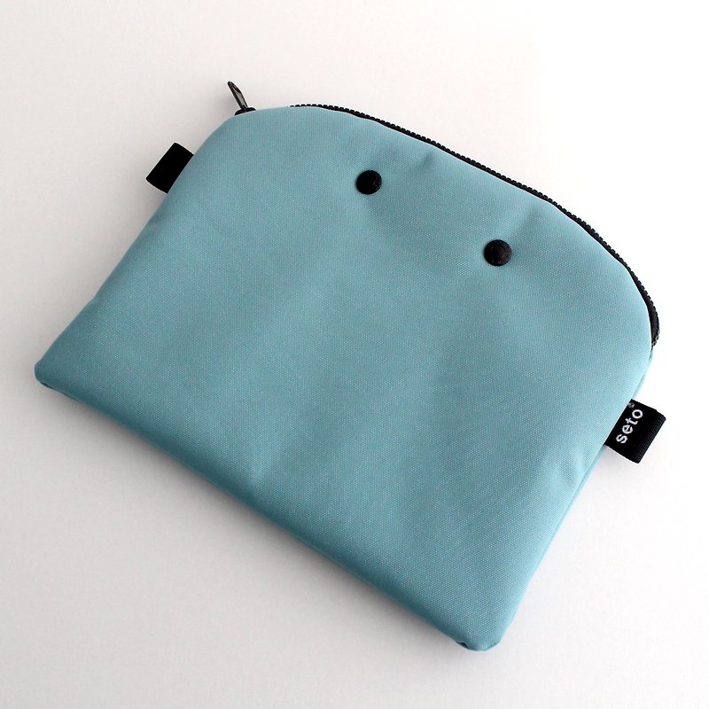 seto / creature bag / iPad case / Bag in bag / Case A5 / Water blue - กระเป๋าเครื่องสำอาง - เส้นใยสังเคราะห์ สีน้ำเงิน