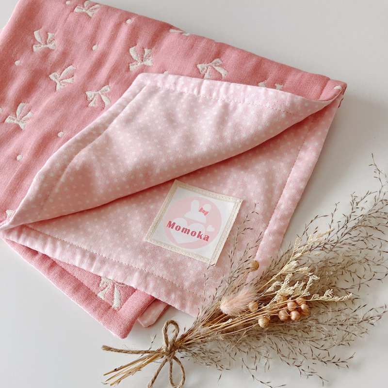 Handmade mini baby quilt/Japanese 8-weight yarn/Japanese Mikawa kapok/customized name/moon gift box - ของขวัญวันครบรอบ - ผ้าฝ้าย/ผ้าลินิน สึชมพู