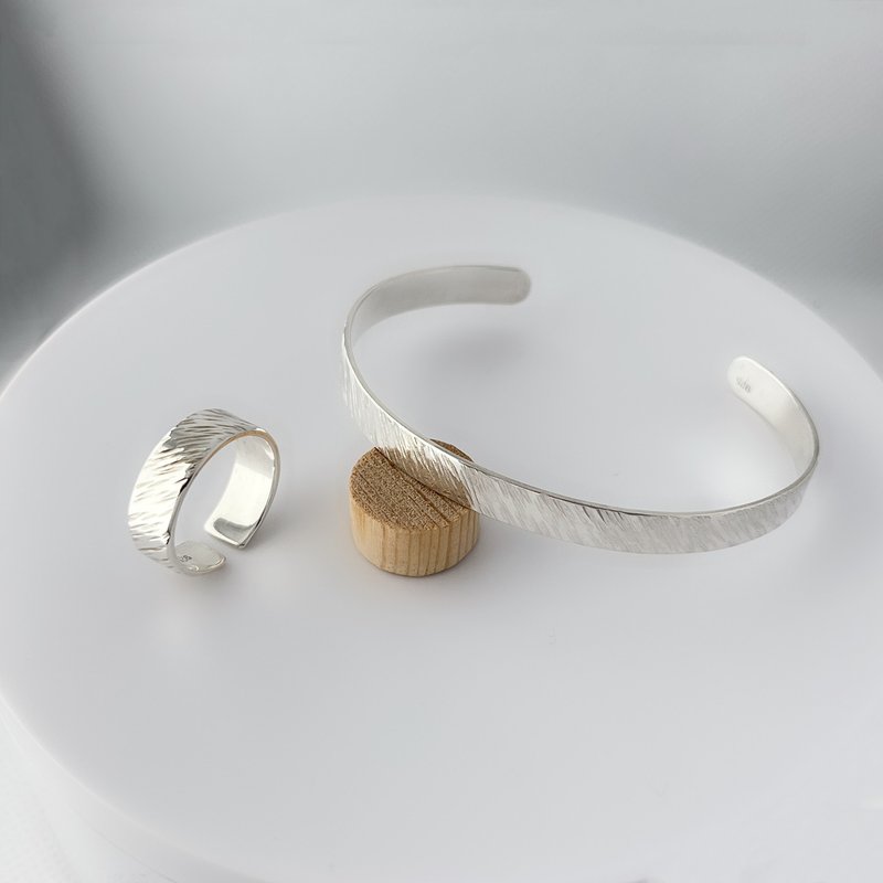 Set Cuff Bracelet + Ring, in Textured 925 Sterling Silver - Designed in Italy - 手鍊/手環 - 純銀 銀色