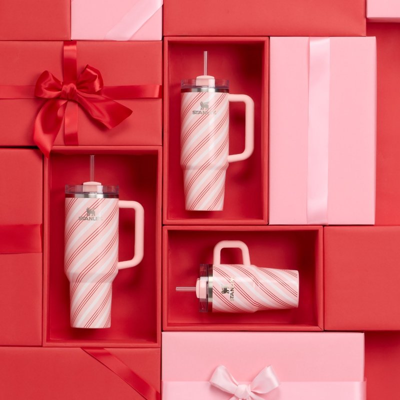 STANLEY Adventure Series Christmas Limited Edition Quencher Tumbler 2.0 0.88L / Strawberry Candy Cane - Vacuum Flasks - Stainless Steel Multicolor