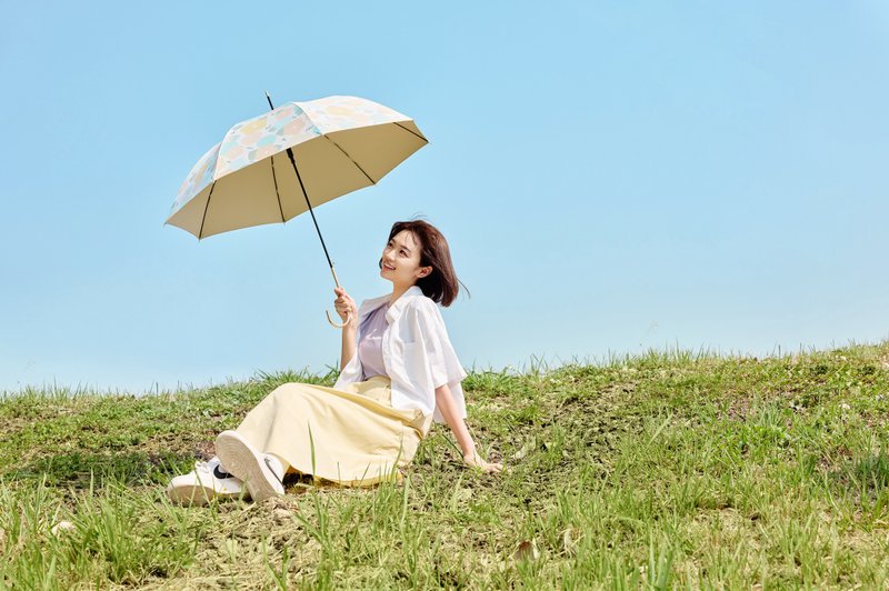 Tcf. Petals all over the sky, fully blackout, anti-UV, automatic straight umbrella (gold handle), sun protection parasol, vinyl - ร่ม - วัสดุอื่นๆ สีเหลือง