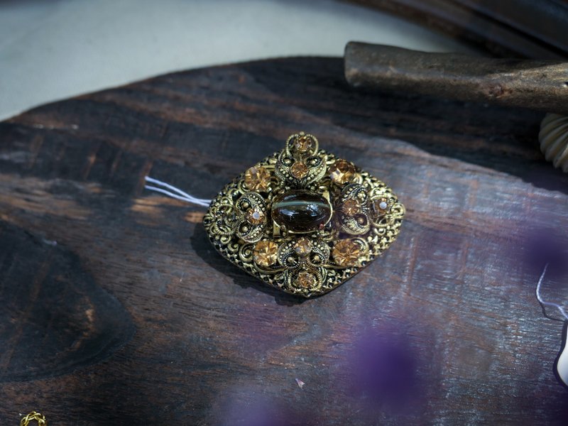 捷克立體掐絲琥珀色系胸針—歐洲古董首飾 Vintage Jewelry - 胸針 - 其他金屬 