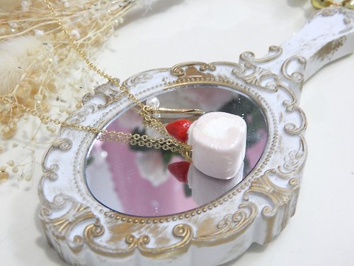 紫苑花屋 Shion Flower 【花屋甜品】草莓瑞士捲珍珠項鍊