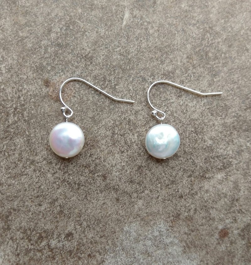 Round flat type pearl sterling silver earrings - Earrings & Clip-ons - Other Metals 