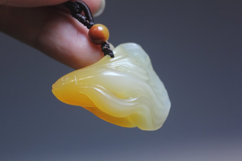 【Fish every year】Pendant natural yellow dragon jade pendant\Fighting fish necklace|Original design - Necklaces - Jade Yellow