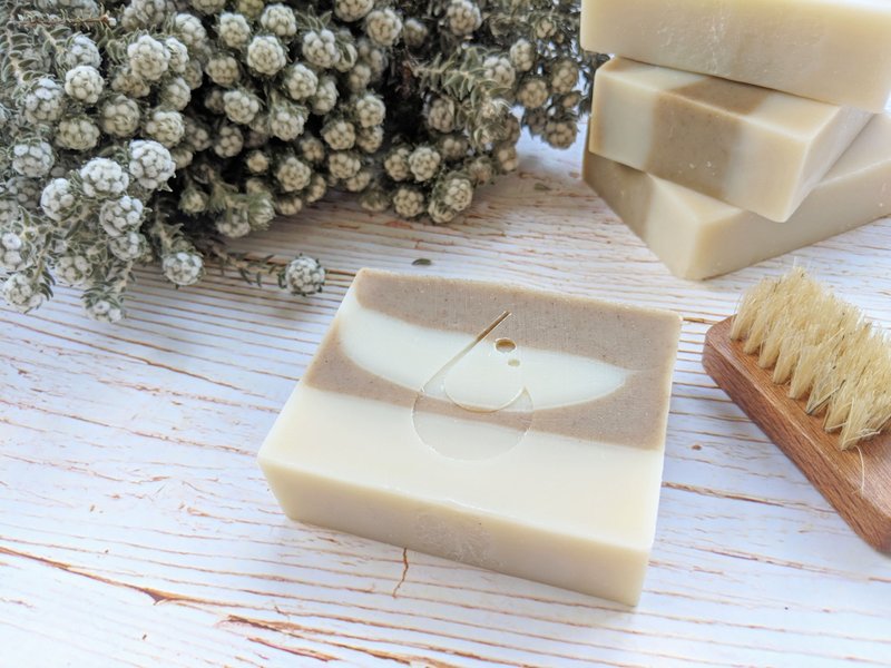 平安皂【白素貞】-艾草抹草與手調精油,各膚質適用 - 肥皂/手工皂 - 精油 綠色