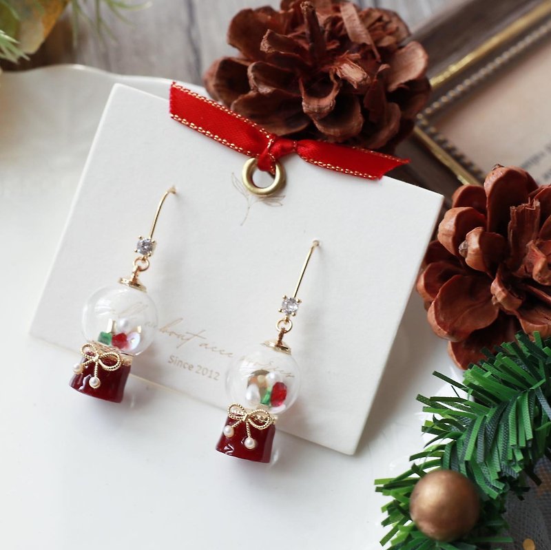 [Christmas Limited] Playful and exquisite gashapon machine earrings - Earrings & Clip-ons - Other Materials Multicolor