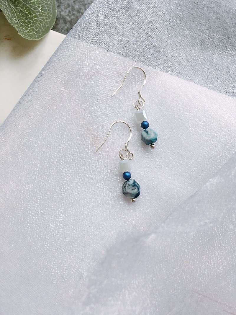 小石頭吊款耳環 - 耳環/耳夾 - 其他材質 藍色