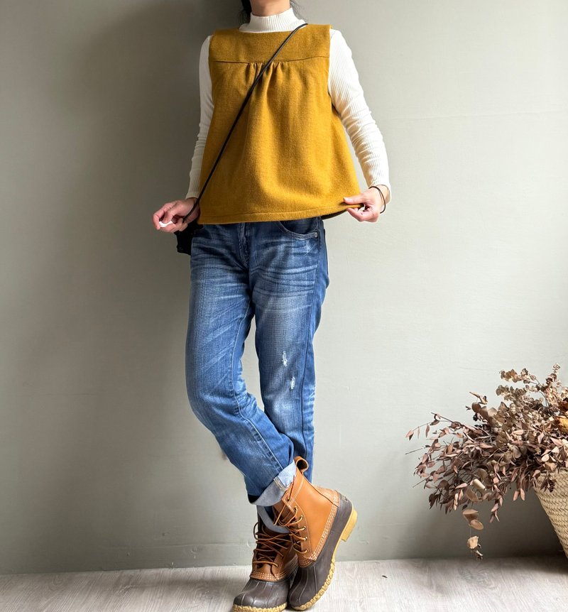 金色早晨/薑黃色保暖輕毛呢細褶A型小背心/多層次穿搭#WOOL - 背心/無袖上衣 - 羊毛 