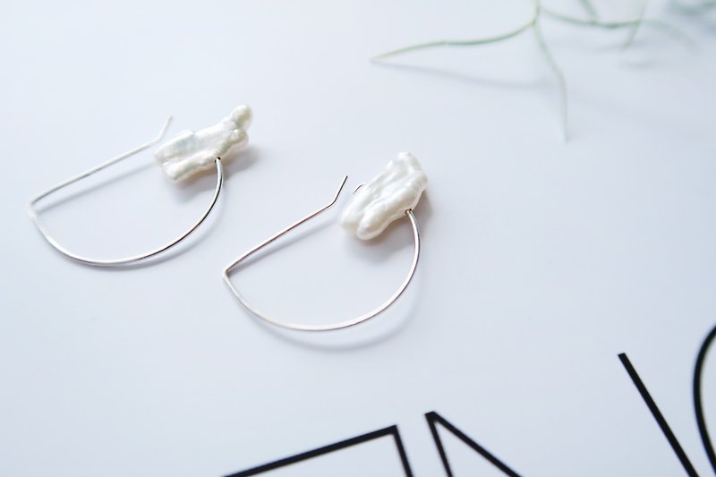 Pair of Irregular Freshwater Pearl D-shaped Earrings in 925 Sterling Silver - Earrings & Clip-ons - Sterling Silver White