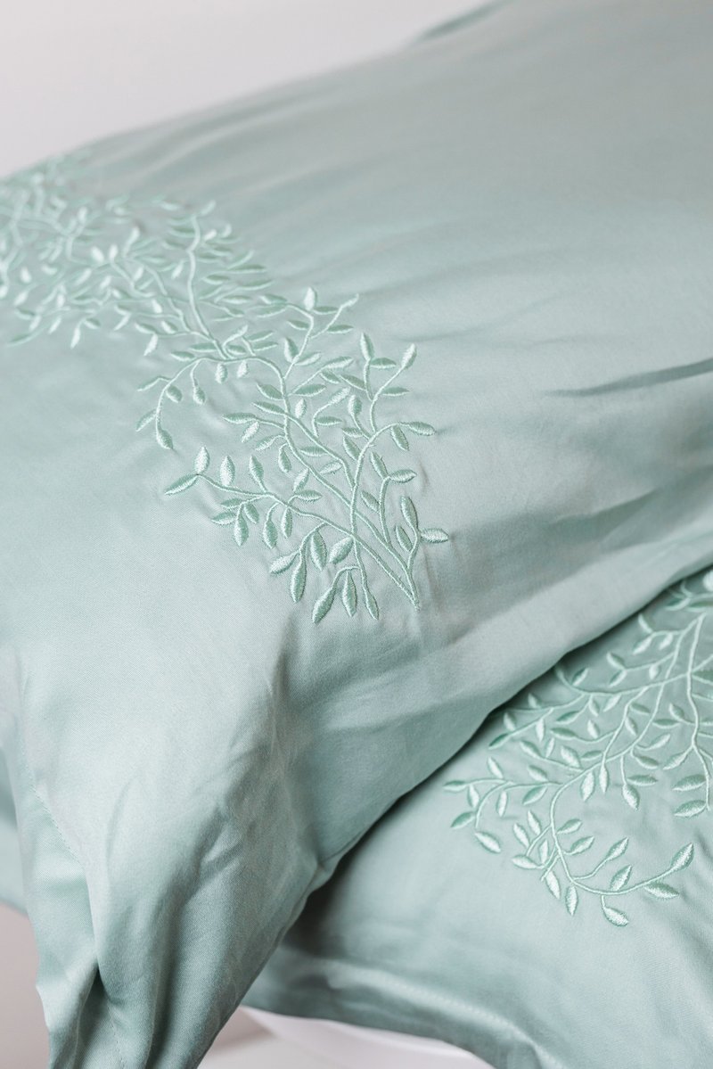 Mint Pillowcase with Branches Embroidery, 100% Cotton Sateen, Envelope closure - 寢具/床包 - 棉．麻 綠色