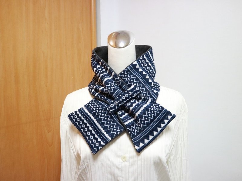 Blue aboriginal style adjustable short scarf.scarf thermal scarf double-sided and two-color for both adults and children - ผ้าพันคอถัก - วัสดุอื่นๆ สีน้ำเงิน