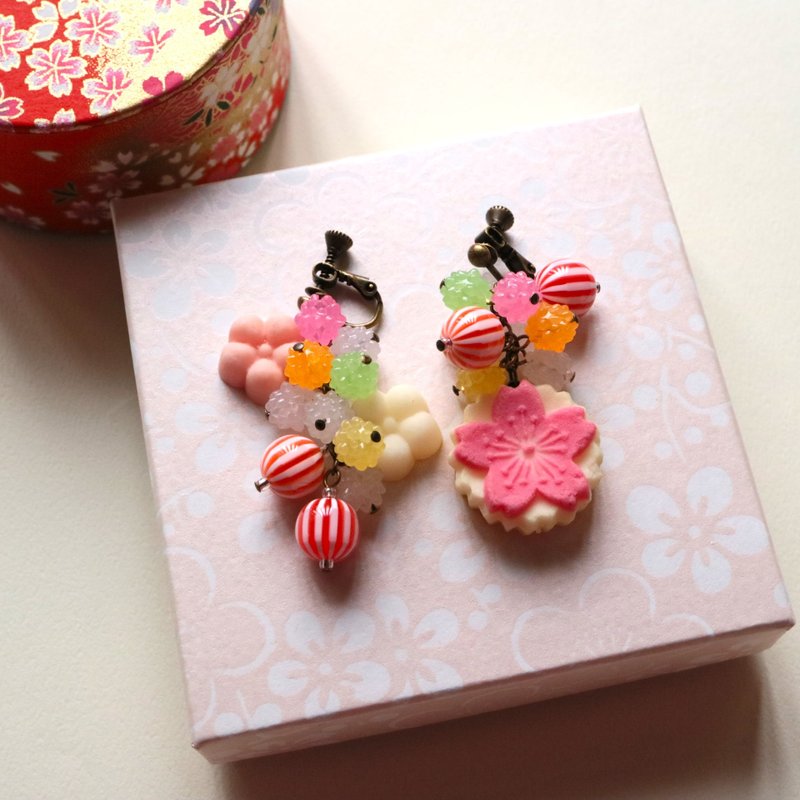 Asakusa souvenir earrings Japanese sweets, Clip-On , dried sweets, Konpeito, Konpeito, candy, cherry blossom, plum, Japanese style, Japan - ต่างหู - แก้ว หลากหลายสี