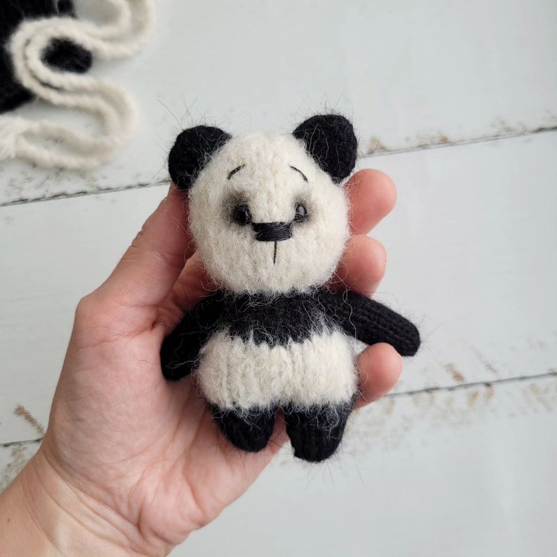Knitted stuffed Pahda / Bamboo Bear tiny stuffed toy - 玩偶/公仔 - 羊毛 白色