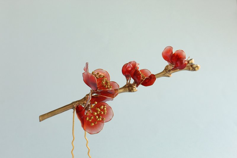 Hairpin golden twig blooming red sakura - เครื่องประดับผม - วัสดุอื่นๆ สีแดง