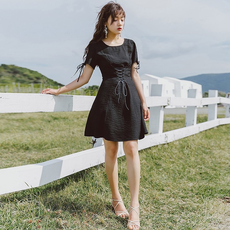 [Summer dress specials] Anne Chen summer dress new literary female vertical stripes short dress dress YMX8492 - ชุดเดรส - เส้นใยสังเคราะห์ สีดำ