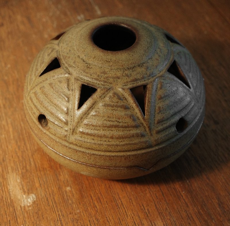 Early antique coarse pottery simple hollow incense burner incense burner incense seal burner incense mold incense rubbing plate incense burner - น้ำหอม - ดินเผา สีกากี