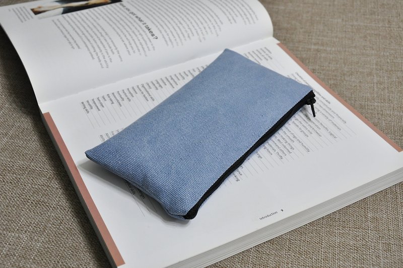 ENDURE/Light blue tannin mobile phone bag / single zipper - Other - Cotton & Hemp Blue