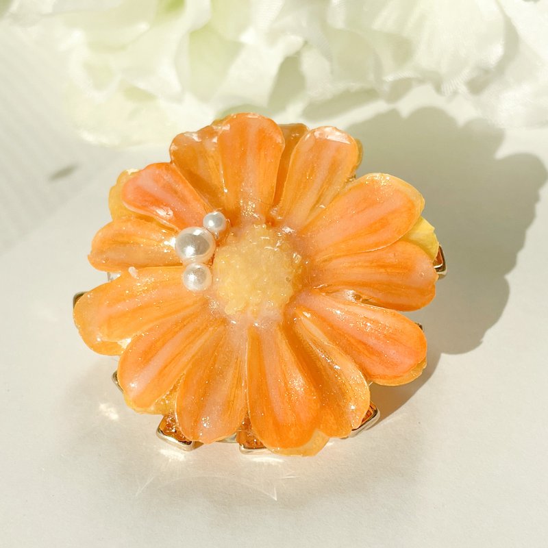 The yellow zinnia flower is a gorgeous brooch. - Shop puanani-accessory ...