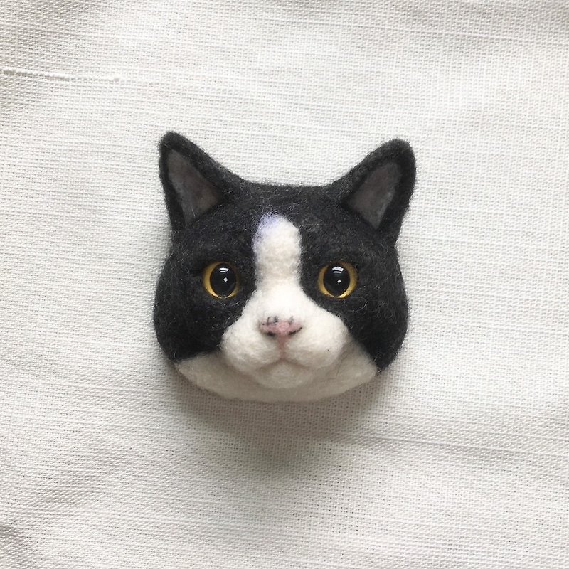 [Can be customized] Wool felt handmade realistic short-haired Mercedes cat pin - เข็มกลัด - ขนแกะ สีเงิน