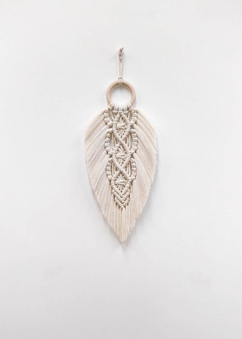 Macrame Wall Hanging Handwoven Bohemian Style Decorative Wall Hanging【Small Hanging Decoration】 - ตกแต่งผนัง - ผ้าฝ้าย/ผ้าลินิน ขาว