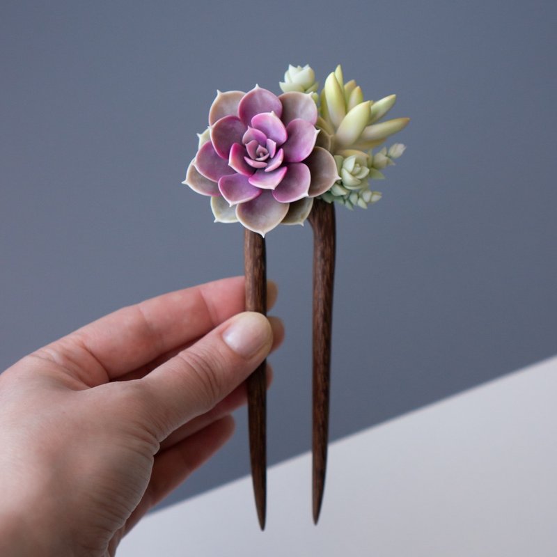 Wooden hairpin with pink Echeveria PVN - 髮圈/髮夾 - 其他材質 