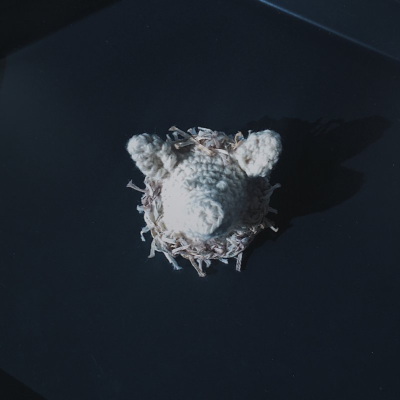 Crochet pin | white pig - เข็มกลัด - ผ้าฝ้าย/ผ้าลินิน ขาว