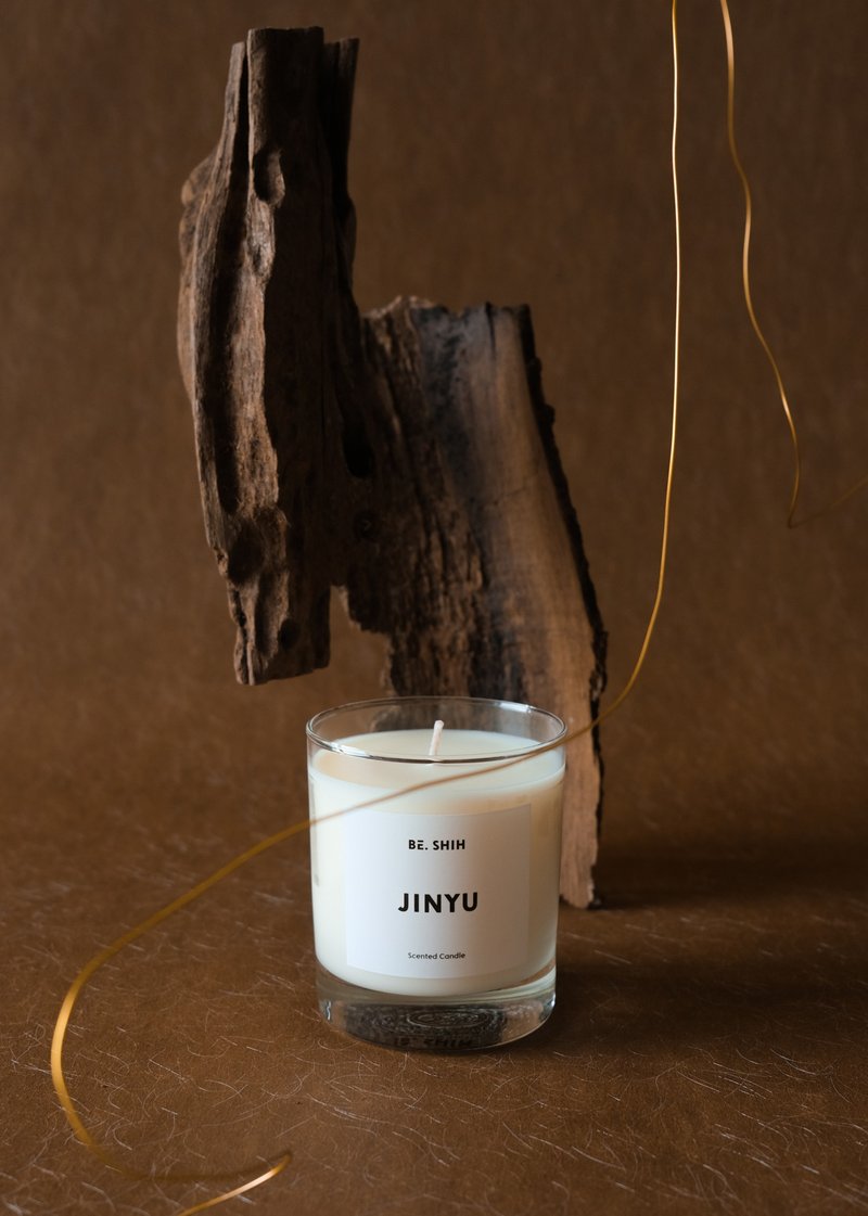 JINYU / WOODY SCENTED CANDLE 220G - เทียน/เชิงเทียน - ขี้ผึ้ง 